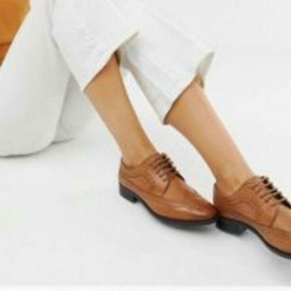 Mai Tai leather brogues flats wingtip kinda feel - Picture 2 of 3